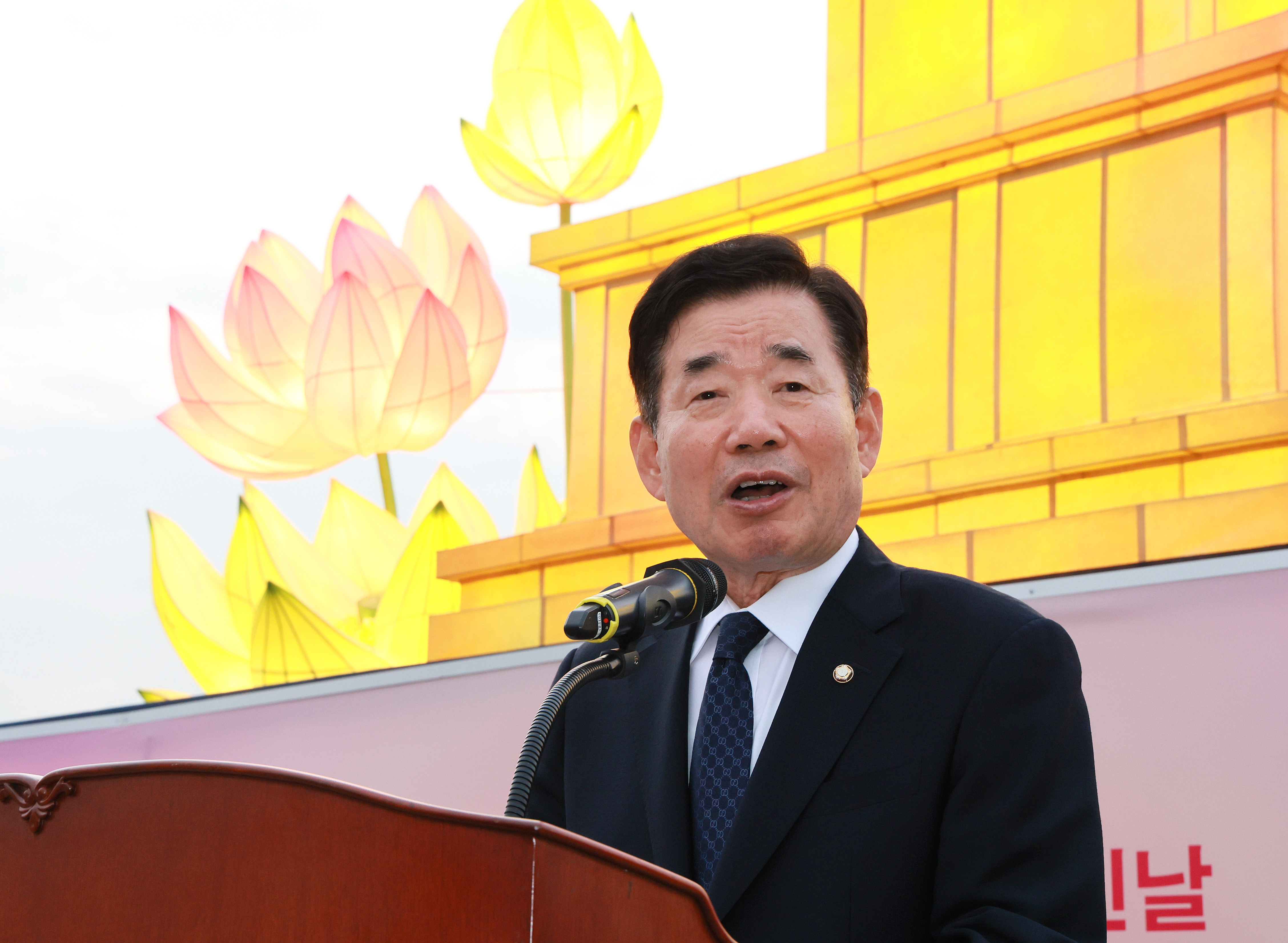 김진표 의장, 국회 정각회 봉축 점등식 참석 관련사진 2 보기