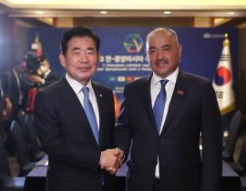 김진표 의장, 샤키예프 키르기스스탄 국회의장과 회담