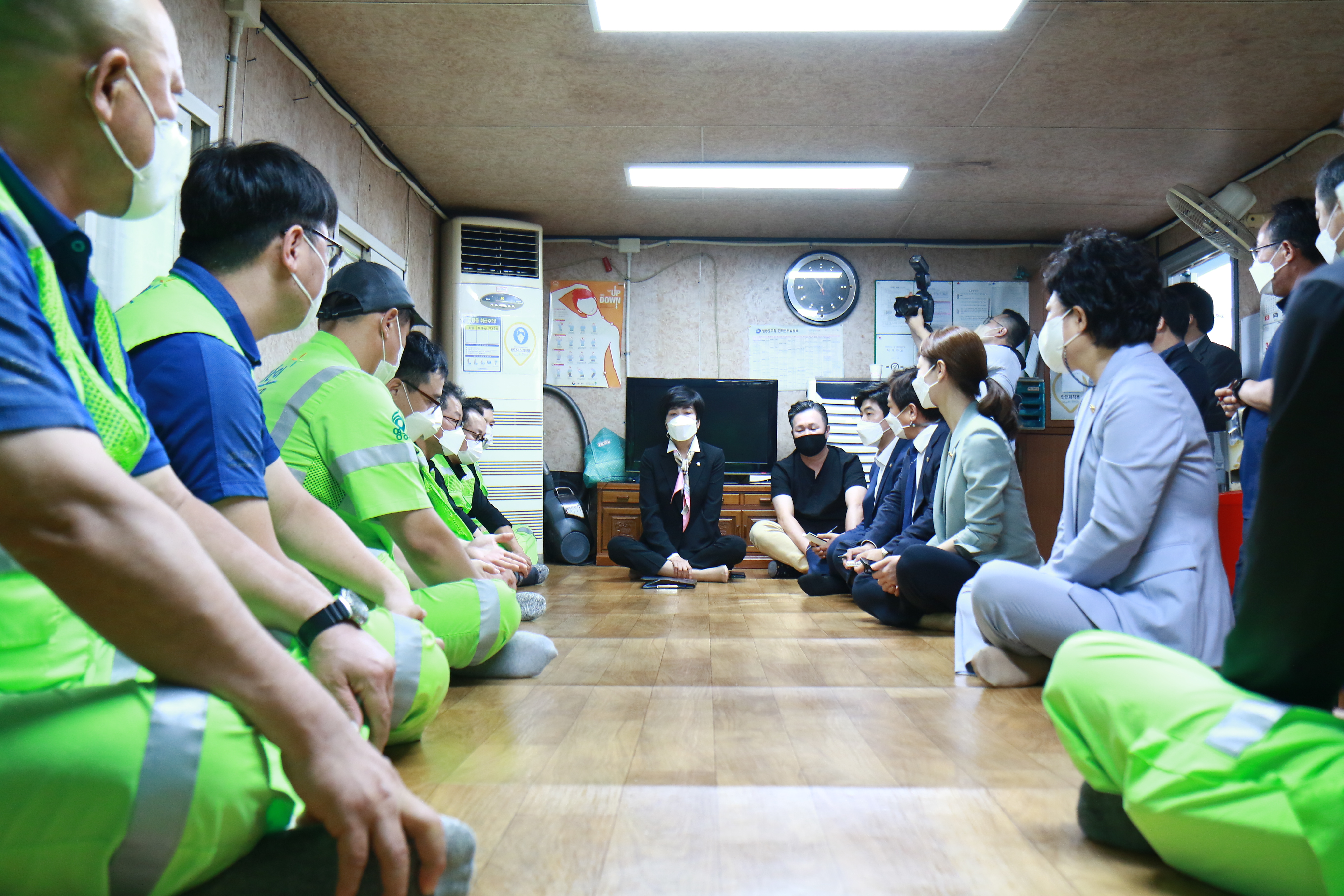 환경공무관 휴게실 '문래동 쉼터' 방문 관련사진 3 보기
