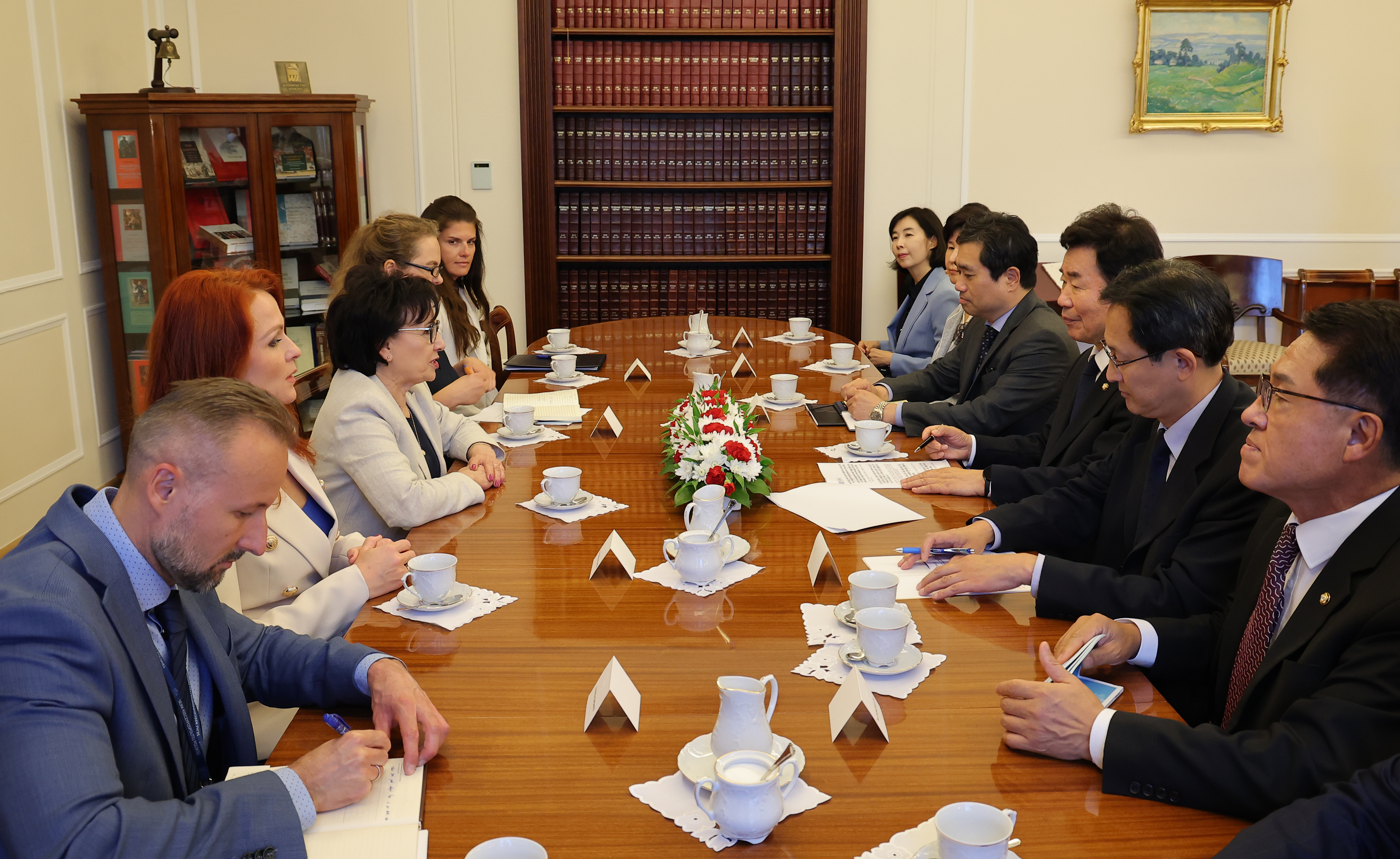 김진표 의장, 폴란드 비테크 하원의장과 회담 관련사진 1 보기
