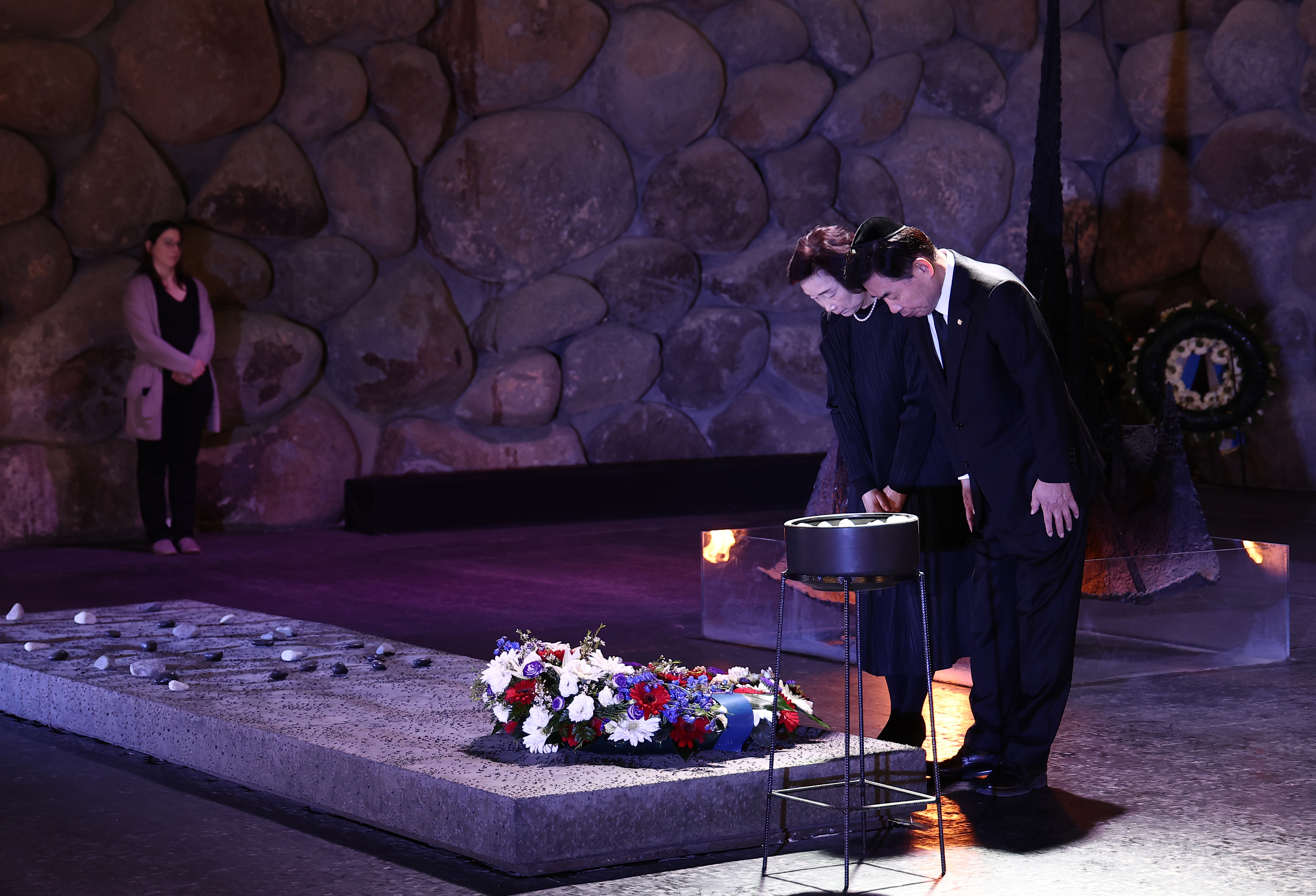 김진표 의장, 이스라엘 야드 바셈 찾아 유대인 희생자 추모 및 헌화 관련사진 5 보기