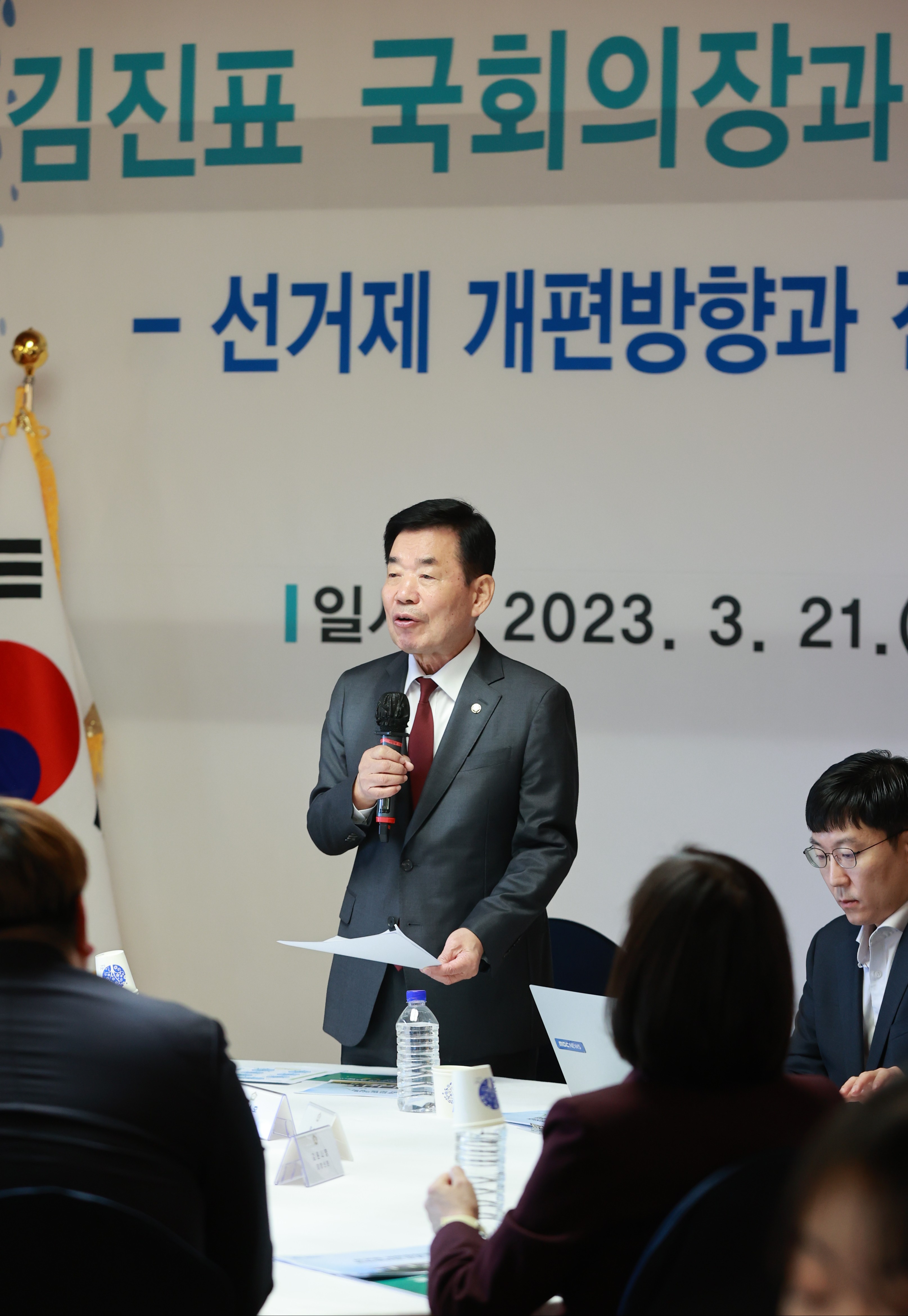 김진표 의장, 선거제 개편안·전원위원회 운영계획 정책설명회 개최 관련사진 4 보기